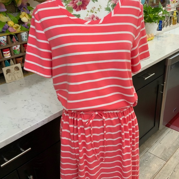 Kim Rogers Maxi Dress 
Size Medium 
Coral & White Stripe
Pockets 
Stretch - Picture 2 of 15